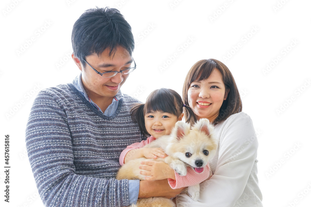 犬を飼う幸せなファミリー 犬を飼う幸せなファミリー
