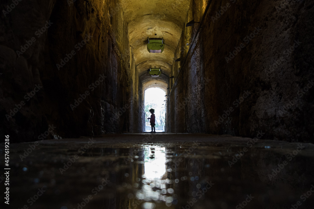 Naklejka premium Tunnel