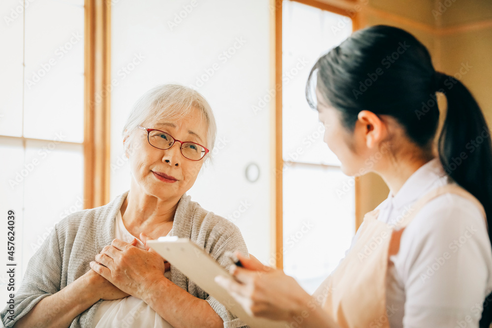 在宅介護を受ける高齢者女性(心臓・肺)
在宅介護を受ける高齢者女性(心臓・肺)