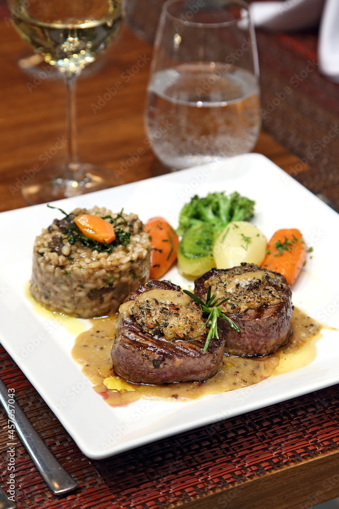 Filet medallion with Dijon mustard sauce Filet medallion with Dijon mustard sauce