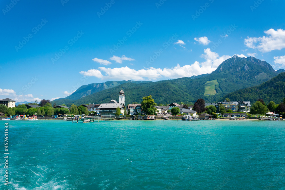Naklejka premium Strobl at Lake Wolfgangsee in Salzkammergut region, Austria
