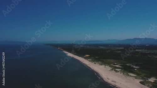 Wallpaper Mural 空撮　風力発電の風車　青い海と空 Torontodigital.ca