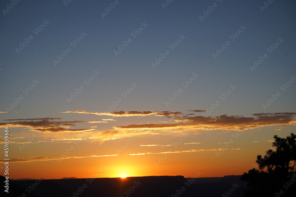 アリゾナ州グランドキャニオンの夕方の空