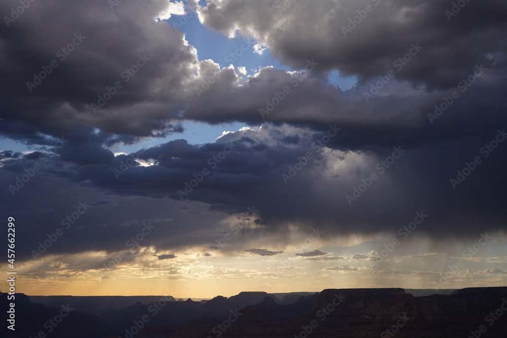 アリゾナ州グランドキャニオンのリパン・ポイントで見た空