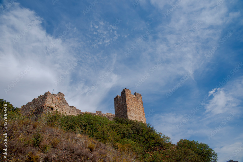 antiguo castillo de cornatel en Priaranza del Bierzo, España