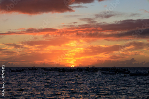 Atardecer en la playa de la Caleta de C  diz