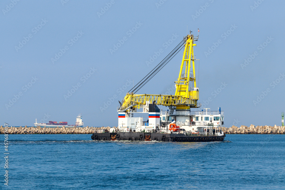 Self-propelled marine crane. Specialized equipment for water works engineering
