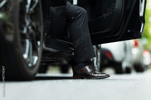 Tableau sur toile 車を降りるビジネスマン・靴