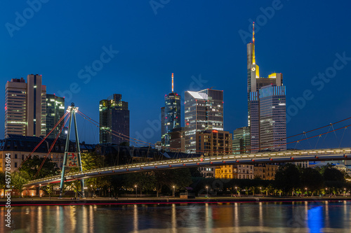 Skyline of Frankfurt at night with Holbeinsteg 1 © FiruzHeydarpoor