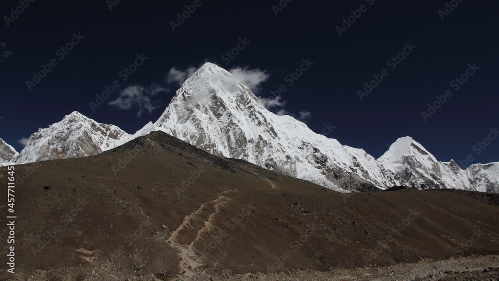 Fototapeta premium snow covered mountains (Himalayas)