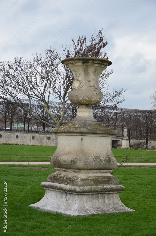 Obraz premium Day view of the Jardin des Tuileries garden, Paris