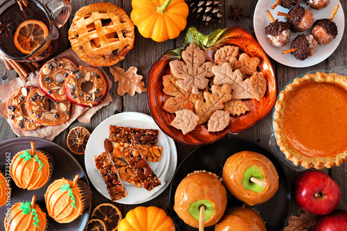 Fall desserts table scene with a mixture of sweet autumn treats Fototapet