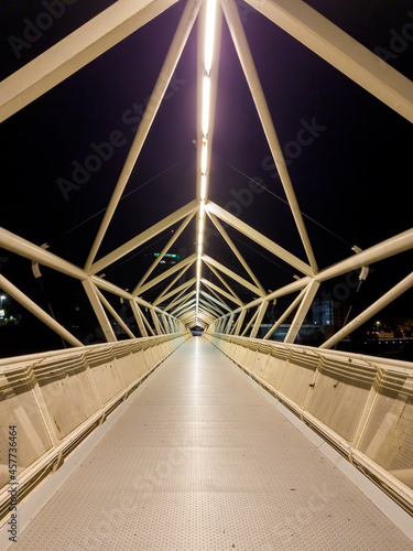 Night shot of the metal structure of a bridge.