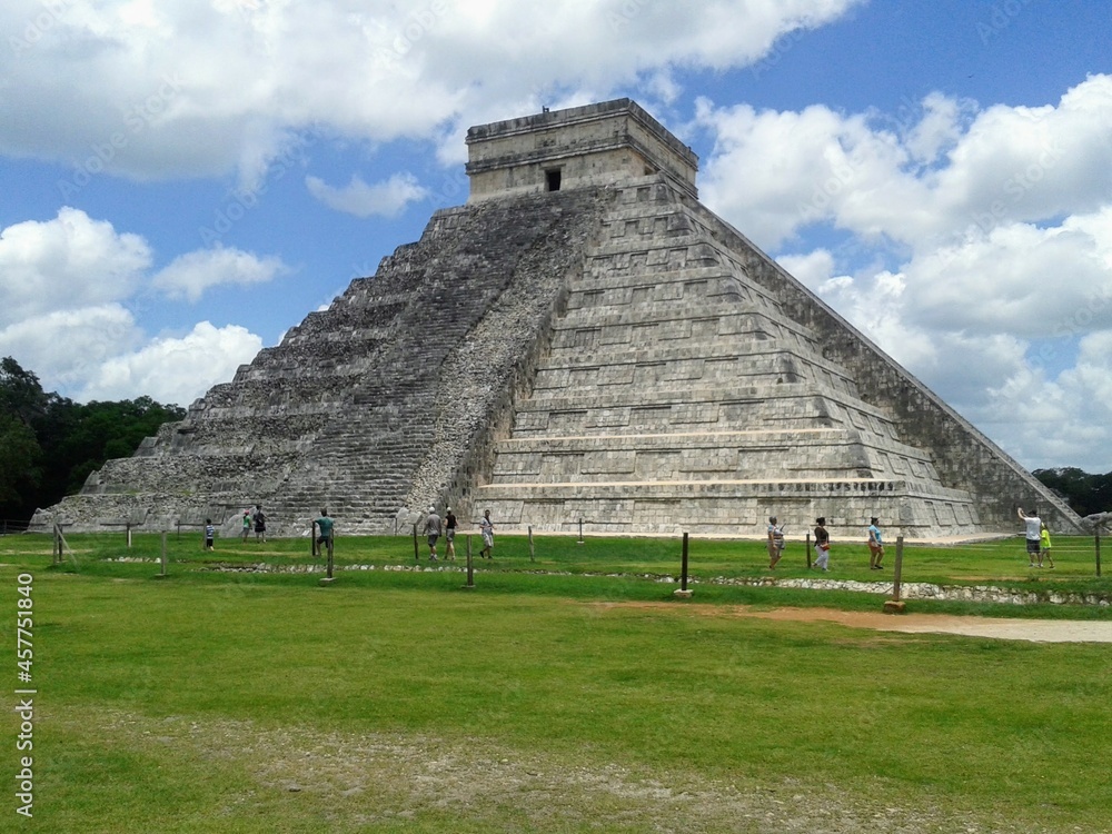 chichen itza pyramid chichen itza pyramid