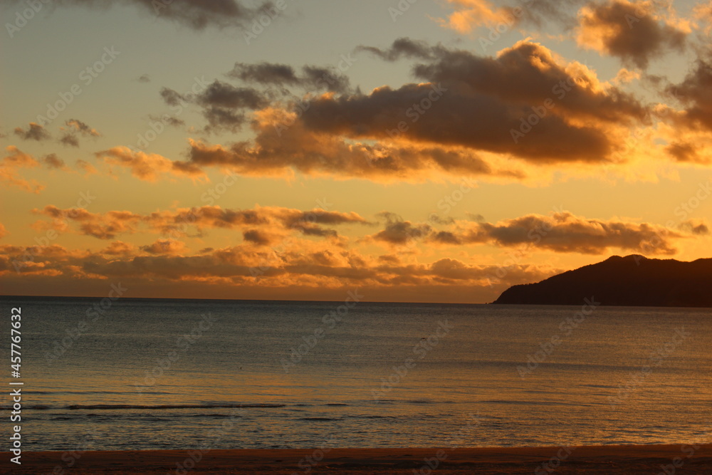 虹ヶ浜海水浴場から夕景の瀬戸内海　山口県光市の風景