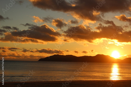 虹ヶ浜海水浴場から夕景の瀬戸内海 山口県光市の風景