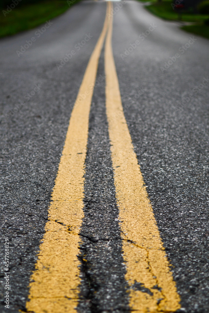Obraz premium yellow lines on asphalt