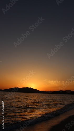 瀬戸内海の夕陽と地球の美しさ 山口県 © YuAiru