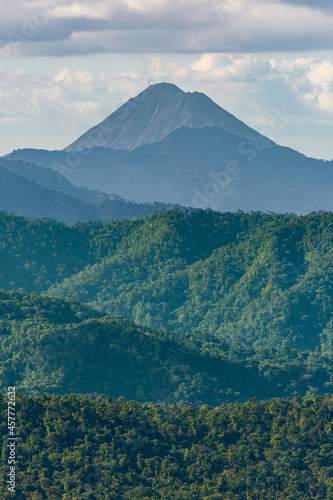 Volcán Arenal visto desde San Ramón, Costa Rica