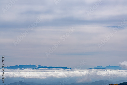 白馬八方尾根雲海遠く富士山を望む