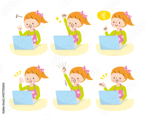 パソコンを操作する女の子　ポジティブな表情セット