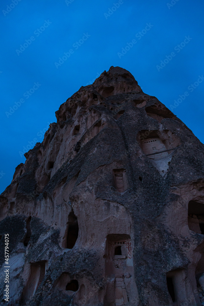 トルコ　カッパドキアの夕暮れ時のウチヒサール城
