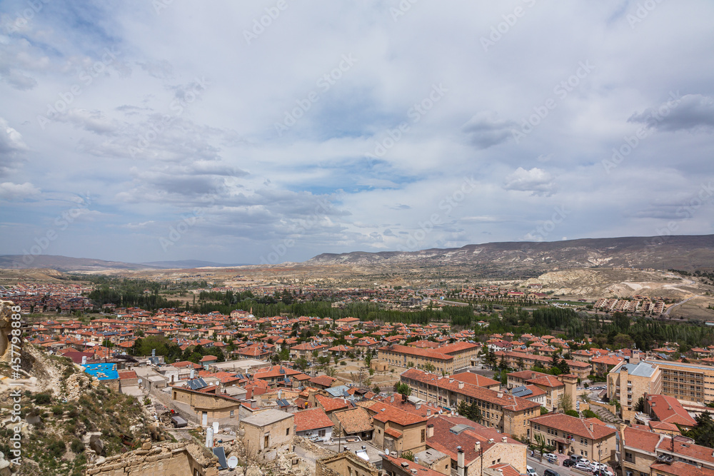 トルコ　カッパドキアの観光拠点のユルギュップの丘から見える街並み