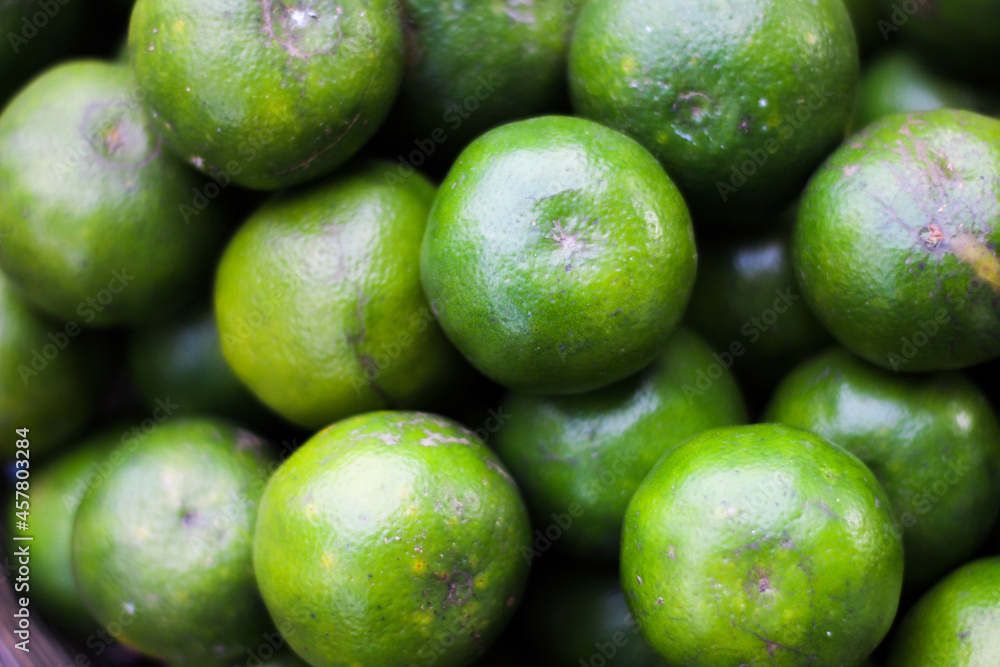 Fresh green fruit and lots of fruit Fresh green fruit and lots of fruit