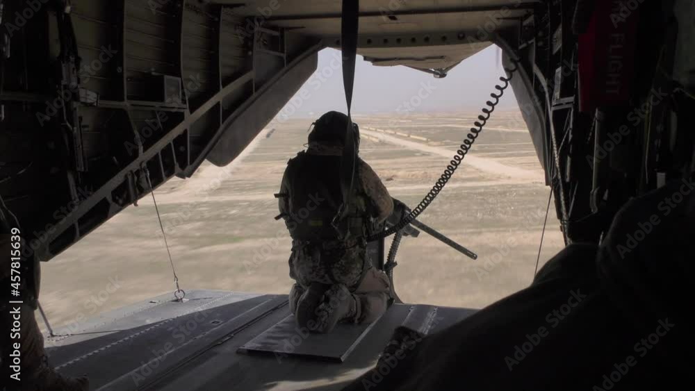 Bundeswehrhubschrauber im Überflug über Afghanistan Bundeswehrhubschrauber im Überflug über Afghanistan