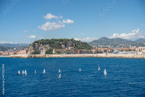 Colline du Château vu de mer 