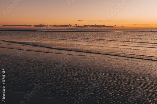 Sonnenuntergang an der Nordsee am Strand der Insel R  m   in D  nemark