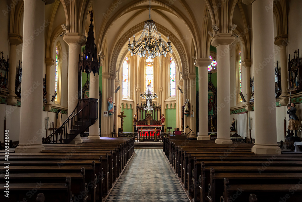 Choeur de l'église de Fontenoy-la-Joute avec un belle lumière