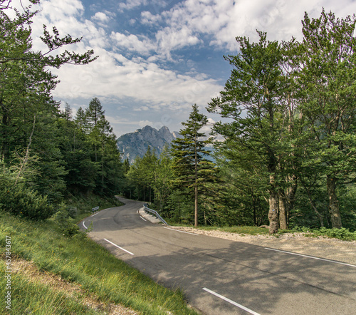 Straße in den slowenischen Alpen-