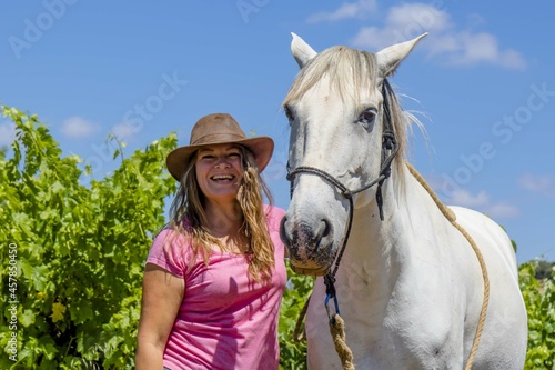 Fotografie frau, pferd, natur, mensch und tier, mensch und pferd, frau und pferd, blaue him