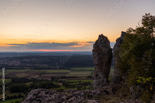 12.09.2021, GER, Bayern, Walberla: Wiesenthauer Nadel am Ehrenbürg (Walberla) zu Sonnenuntergang.