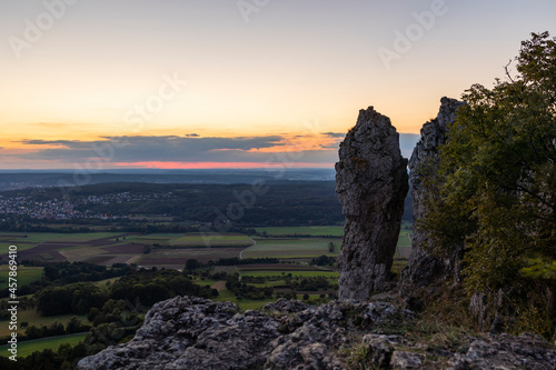 12.09.2021, GER, Bayern, Walberla: Wiesenthauer Nadel am Ehrenbürg (Walberla) zu Sonnenuntergang.