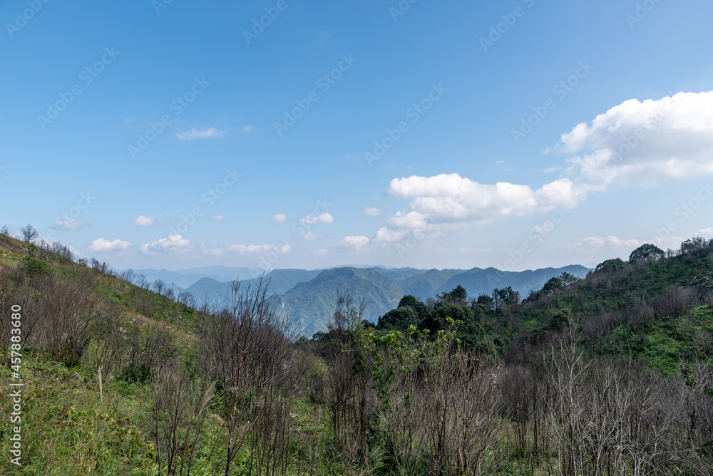 Fototapeta premium The view of the mountains under the blue sky