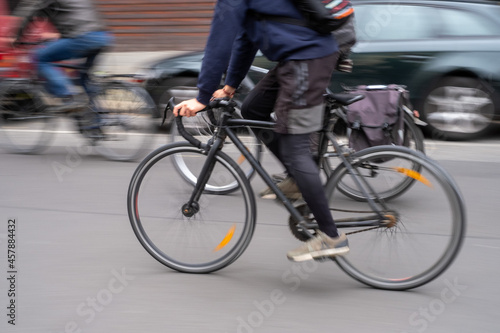 Radfahrer in Berlin. / Cyclists in Berlin