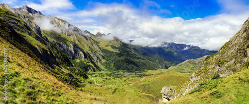 Panorama sur le Col et route de l'Aubisque dans les Pyrénées © Charles LIMA