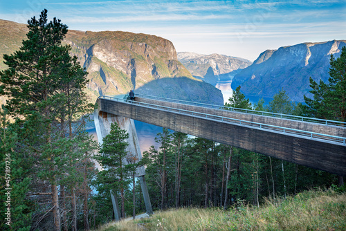 Morgenstimmung am Aussichtspunkt Stegastein, Aurlandsfjord, Norwegen photo