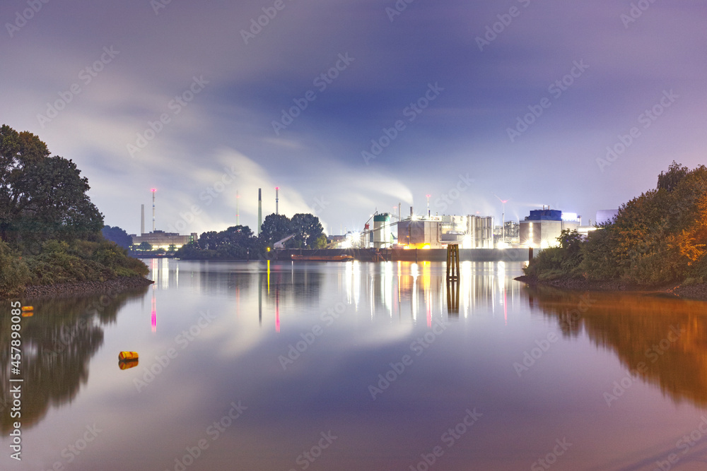 night shot of a factory at the elbe river