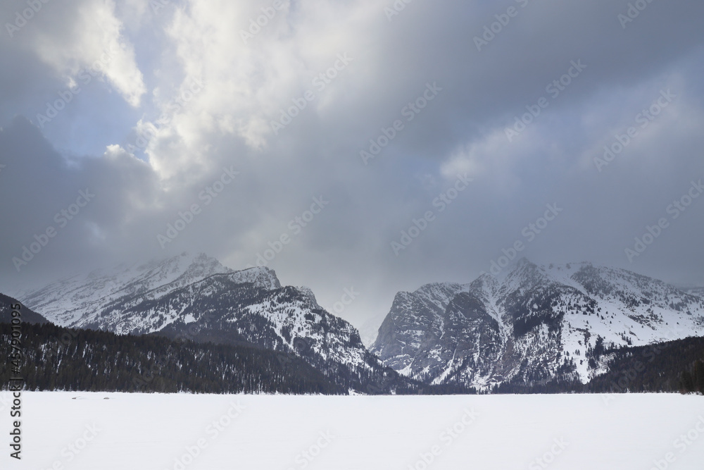 Obraz premium Phelps Lake Frozen Albright Peak Death Canyon Prospectors Mountain Grand Teton National Park Jackson Hole Wyoming Winter Snow