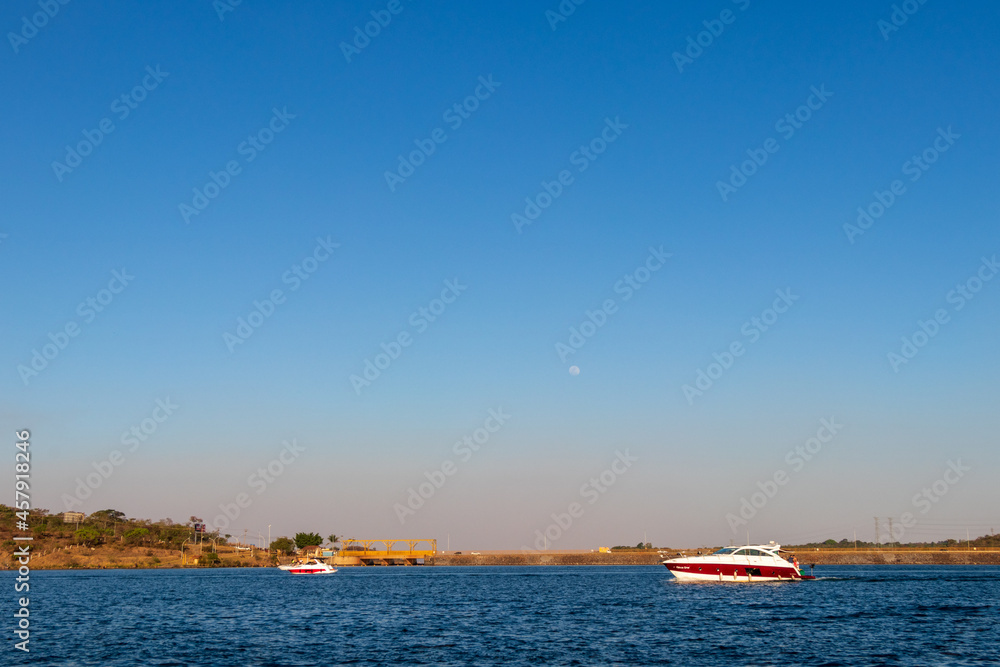 Naklejka premium Lanchas no Lago Paranoá em Brasília.