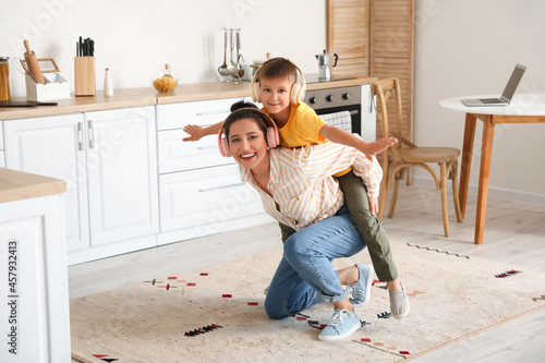 Young woman and her little ...