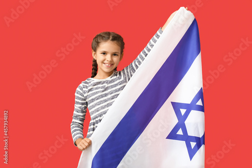 Little girl with the flag o...