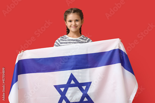 Little girl with the flag o...
