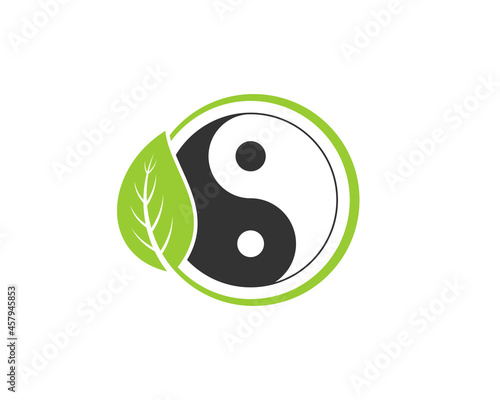 Yin and yang in the circle leaf logo