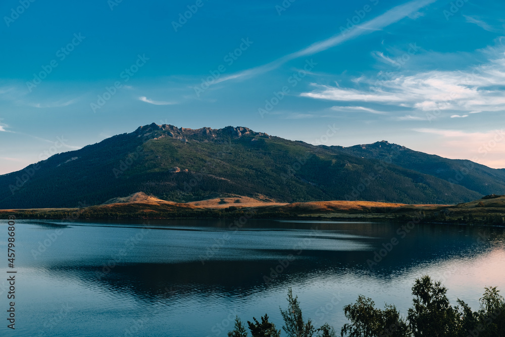 Obraz premium lake, water, landscape, mountain, sky, nature, sea, travel, clouds, view, summer, mountains, beach, tourism, blue, europe, coastline, island, panorama, cloud, park, rock, new zealand, coast, grass