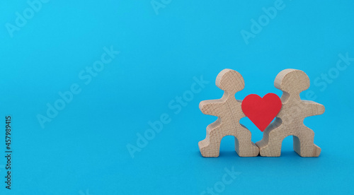 Foto Valentine's day concept, a couple in love and a heart between them