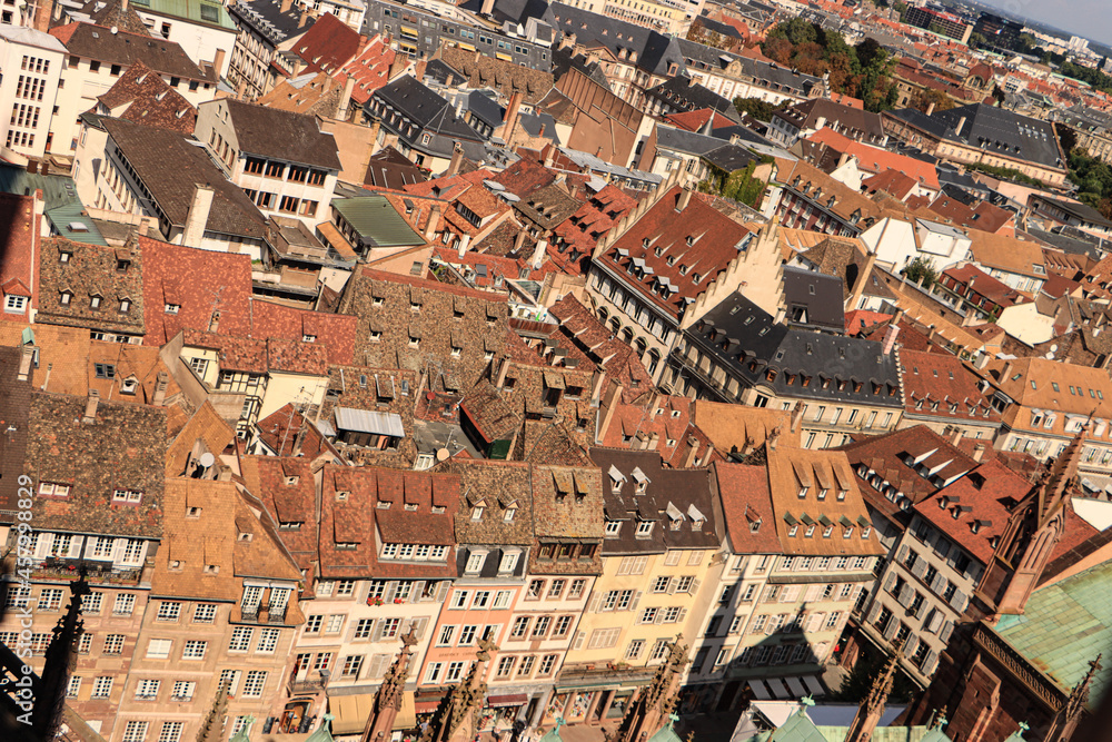 Straßburger Altstadtdächer; Blick über den Münsterplatz nach Norden